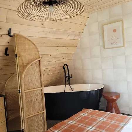 Les Deltas Du * Chambon-sur-Lac